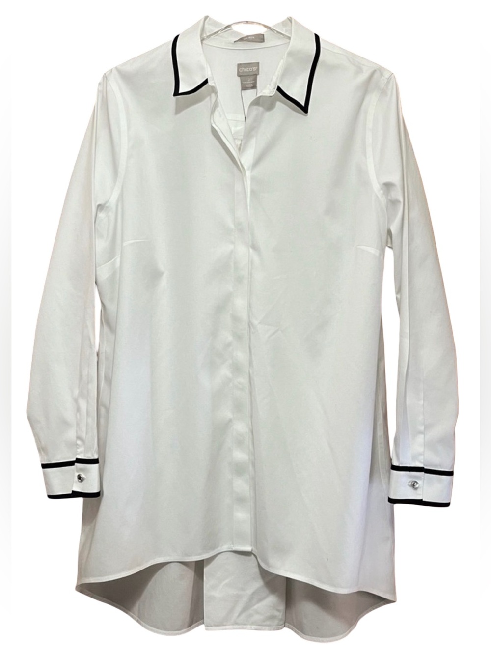 100% Cotton Chico's White Blouse with Black Contrast Trim NWOT - Picture 3 of 7